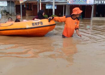 Sungai Rokan Kanan Meluap, BPBD Evakuasi Warga Rokan Hulu