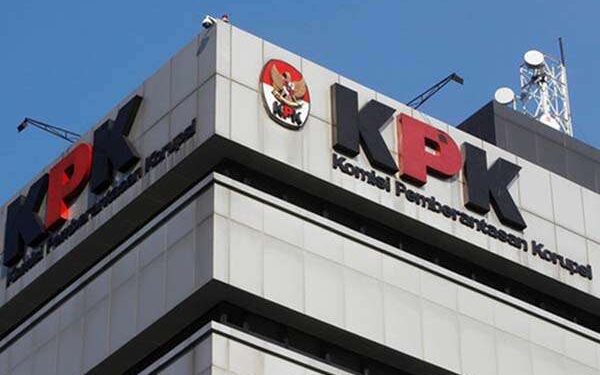 KPK Tahan Bupati Mamberamo Tengah DPO Tersangka Suap, Gratifikasi, dan TPPU