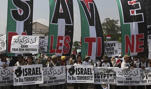 Masyarakat Indonesia Umumnya Memiliki Sikap Negatif pada Israel