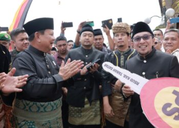 Prabowo Subianto Beri Bantuan 20 Unit Ambulans untuk Tanah Minang