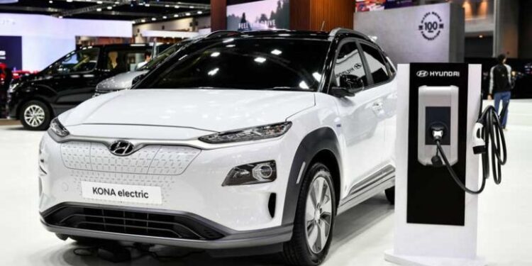 Grup Hyundai Kembangkan Robot Pengisi Daya Mobil Listrik