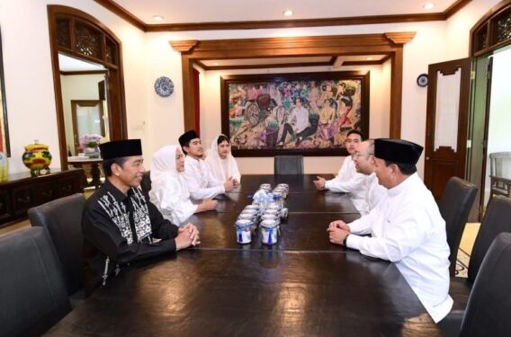 Hari Pertama Idul Fitri, Prabowo Subianto Bersilaturahmi dengan Presiden Jokowi di Solo