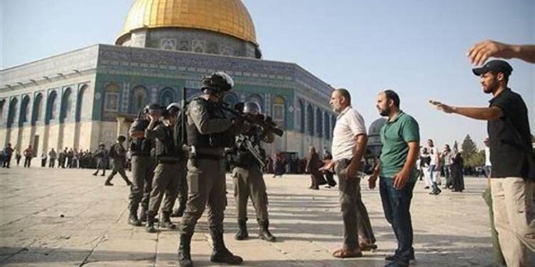 Kibarkan Bendera, 17 Warga Palestina Ditangkap Polisi Israel di Yerusalem Timur