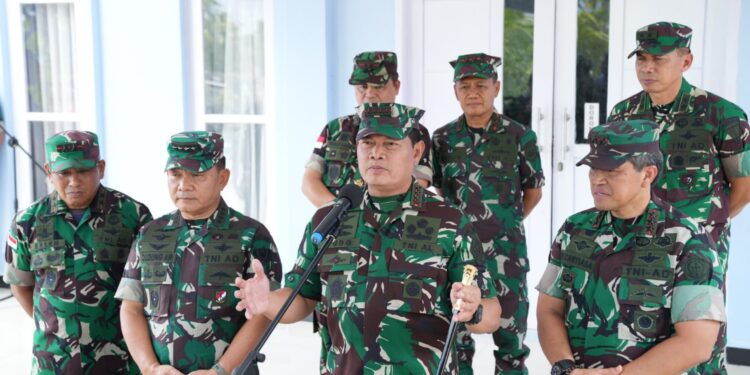 -Panglima TNI Laksamana TNI Yudo Margono (tengah)/ist