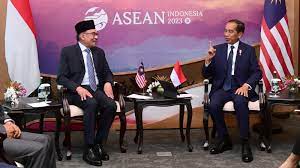 Bertemu Anwar Ibrahim, Presiden Jokowi Tekankan Optimalisasi Perlindungan Pekerja Migran Indonesia