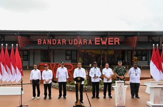 Resmikan Bandara Ewer, Jokowi: Buka Isolasi Hingga Percepat Pengiriman Logistik