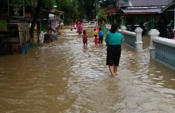 Banjir dan Longsor Landa Sumatra Barat, 2 Warga Hilang