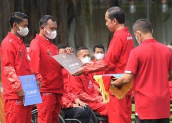 Presiden Jokowi Serahkan Bonus ke Atlet ASEAN Para Games Senilai Rp320,5 Miliar