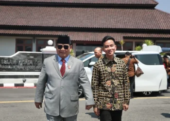 Hadiri Acara Harvetnas di UNS, Prabowo Subianto Datang Semobil dengan Gibran