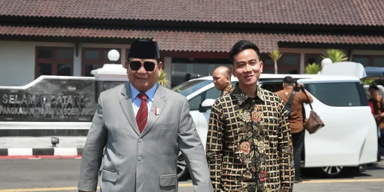 Hadiri Acara Harvetnas di UNS, Prabowo Subianto Datang Semobil dengan Gibran