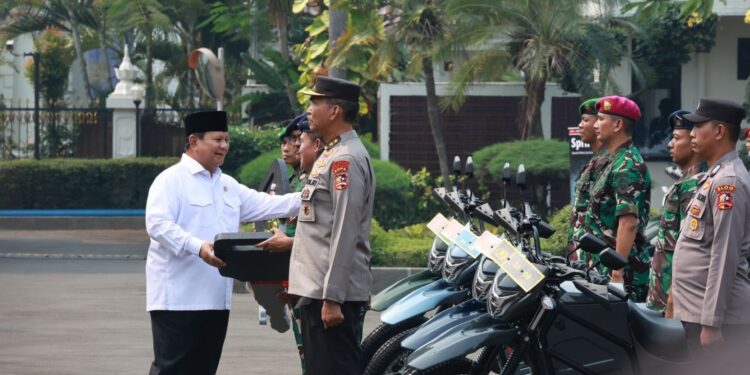 Prabowo Berikan 100 Unit Rantis E-Tactical Sergap Produk Dalam Negeri ke TNI dan Polri