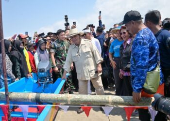 Prabowo Subianto Beri Bantuan 10 Kapal ke Nelayan Pangandaran