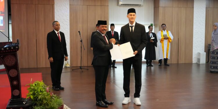 Jay Idzes, Pesepakbola Kelahiran Belanda Resmi jadi WNI