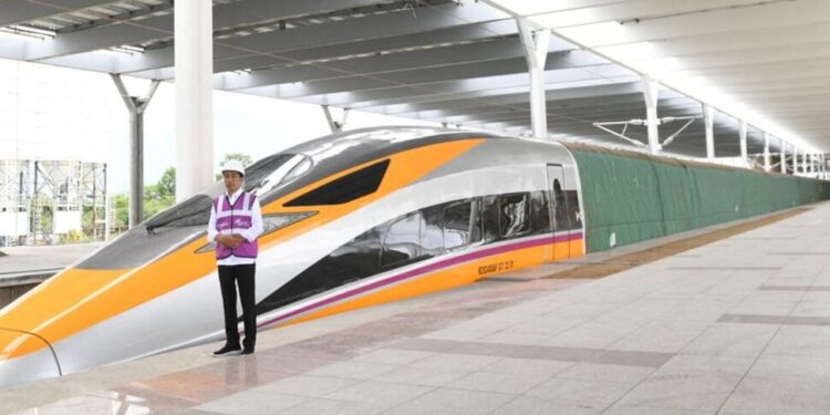 Penumpang Kereta Cepat Whoosh Tembus 1 Juta Orang