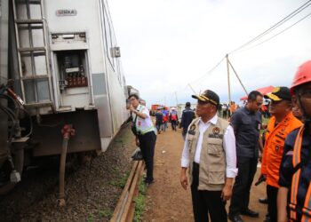 Tinjau Lokasi Tabrakan KA Turangga dan KA Bandung Raya, Menko PMK: Kita Sangat Prihatin