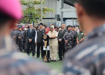 Kirim Bantuan Palestina, Prabowo Lepas Keberangkatan Kapal RS TNI KRI dr Radjiman-992