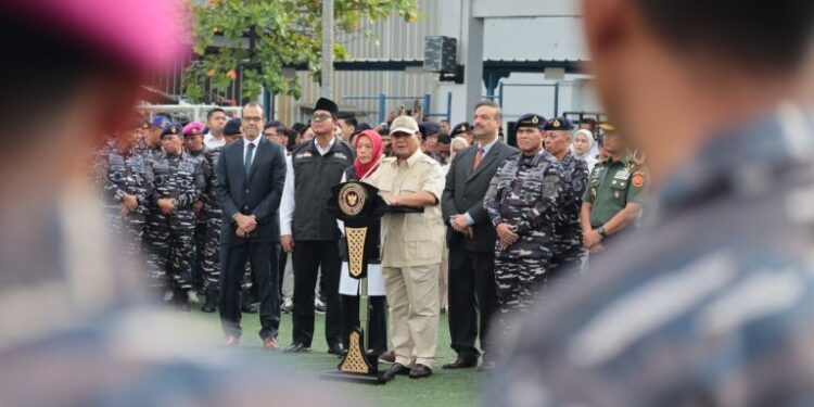 Kirim Bantuan Palestina, Prabowo Lepas Keberangkatan Kapal RS TNI KRI dr Radjiman-992