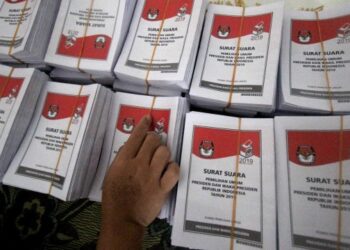 DPR Minta KPU Segera Selesaikan Surat Suara Rusak