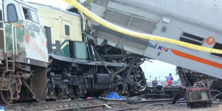Seluruh Penumpang Kereta Api Selamat, Korban Cedera Dibawa Ke RS Terdekat