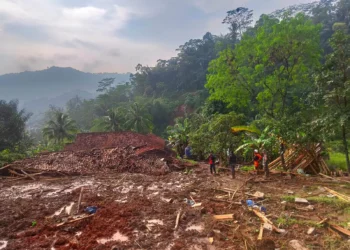 Banjir Bandang dan Longsor Bandung Barat, 9 Orang Dilaporkan Hilang
