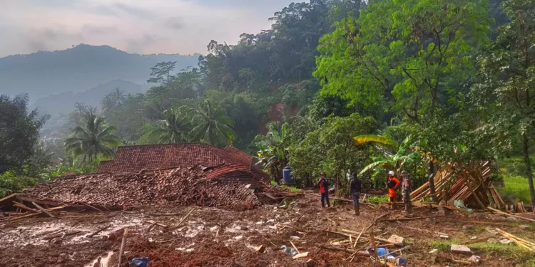 Banjir Bandang dan Longsor Bandung Barat, 9 Orang Dilaporkan Hilang