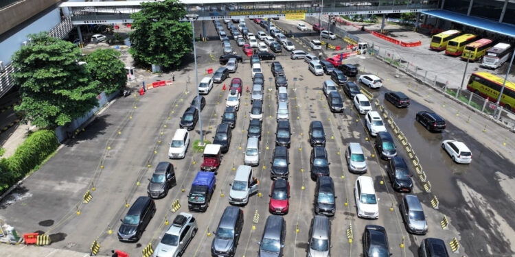 Jelang Lebaran, Trafik Penumpang dan Kendaraan dari Jawa menuju Sumatera Mulai Meningkat