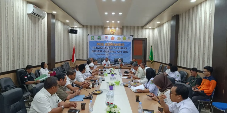 Gunung Ibu Masih Awas, Tim Gabungan Terus Penuhi Kebutuhan Masyarakat