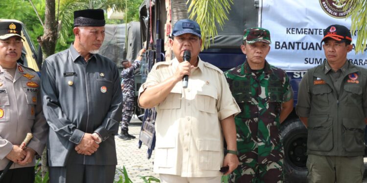 Prabowo Berikan Bantuan untuk Korban Banjir Sumatera Barat