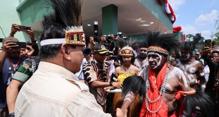 Prabowo Subianto Serahkan Bantuan ke Rumah Ibadah di Papua