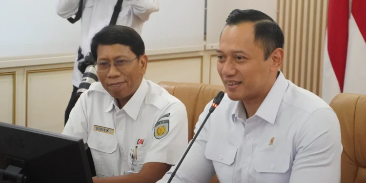 AHY Serahkan Sertifikat Hak Pengelolaan ke PT KAI, Selamatkan Aset Negara Senilai Rp480 Miliar