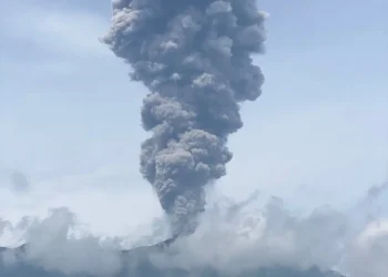 Gunung Marapi Kembali Erupsi, Masyarakat Diminta Menjauhi Radius 4,5 Km