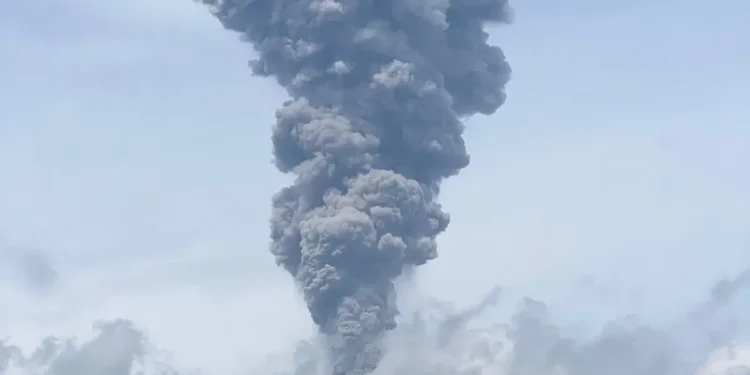 Gunung Marapi Kembali Erupsi, Masyarakat Diminta Menjauhi Radius 4,5 Km