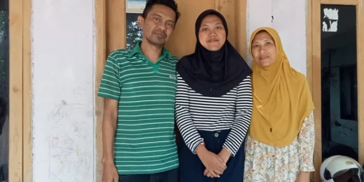 Love’s, Anak Penjual Rempeyek Lolos Tanpa Tes dan Kuliah Gratis di FEB UGM