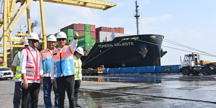 Menhub Minta Penanganan Rob di Pelabuhan Tanjung Emas Dipercepat