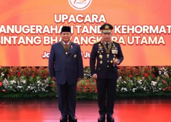 Prabowo Subianto Terima Penghargaan Kehormatan Bintang Bhayangkara Utama dari Polri