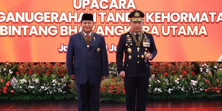 Prabowo Subianto Terima Penghargaan Kehormatan Bintang Bhayangkara Utama dari Polri