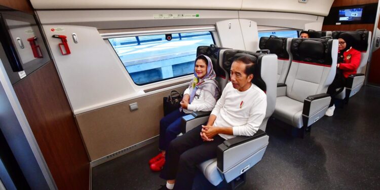 Presiden Jokowi Panggil Dirut KCIC ke Istana, Ada Apa?