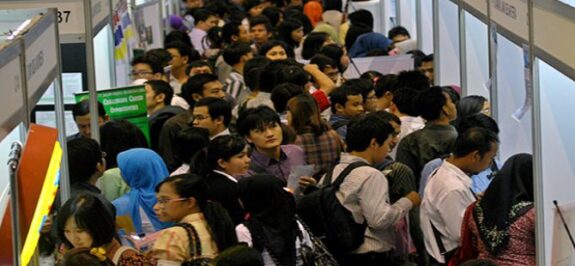 Guru Besar UI Tawarkan Solusi Atasi Tingginya Pengangguran Gen Z