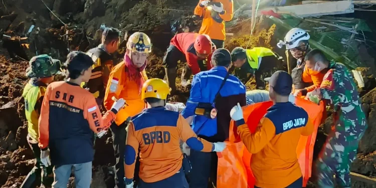 BNPB Sebut 2 Orang Meninggal Dunia Akibat Tertimbun Tanah Longsor di Kabupaten Blitar