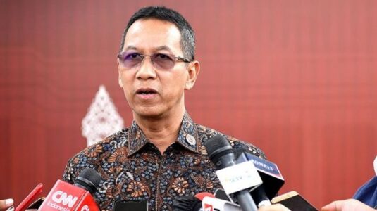 Pj. Gubernur DKI Heru Ancam Cabut KJP Pelajar yang Merokok dan Tawuran