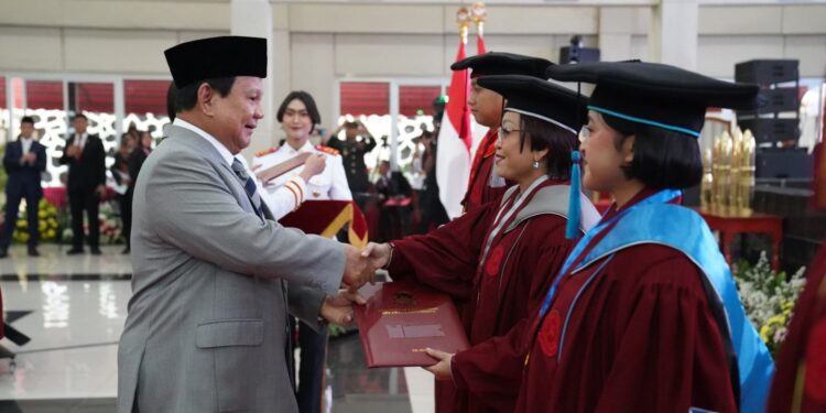 Hadiri Wisuda Mahasiswa Unhan, Prabowo Minta Lulusan Berbakti kepada Tanah Air