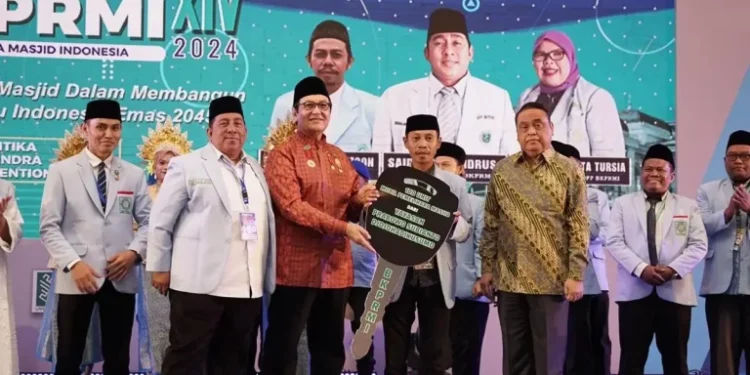 Prabowo Donasikan 100 Unit Mobil untuk Perawatan Masjid