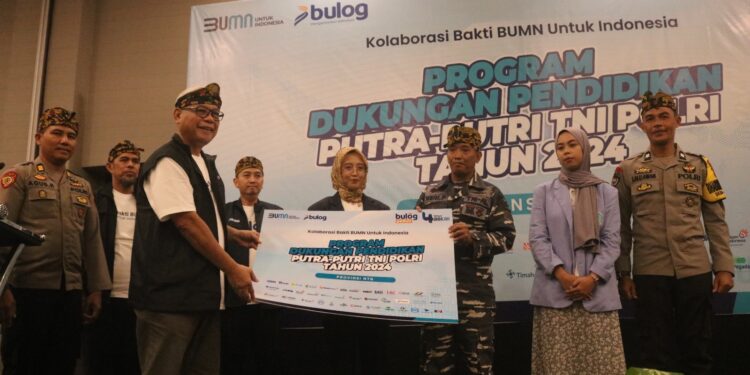 Bulog Dukung Pendidikan Putra Putri TNI/Polri melalui Program Bulog Peduli Pintar di NTB
