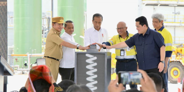Jokowi Resmikan Smelter Tembaga dan Pemurnian Logam Mulia di Sumbawa Barat Senilai Rp21 Triliun