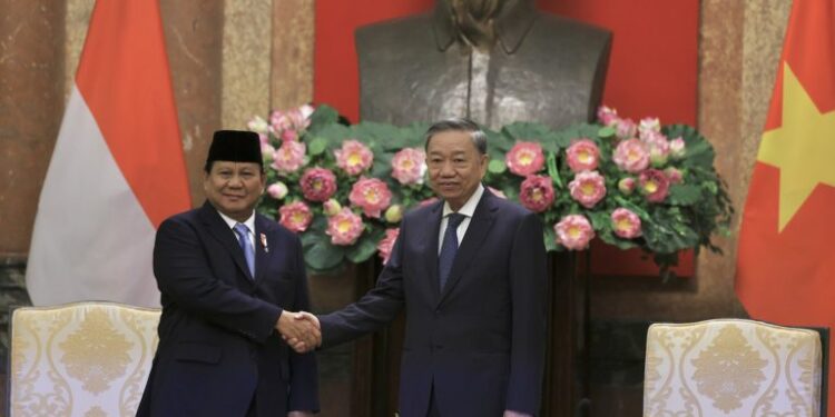 Prabowo Temui Presiden Vietnam, Bahas Pertahanan hingga Bencana Topan