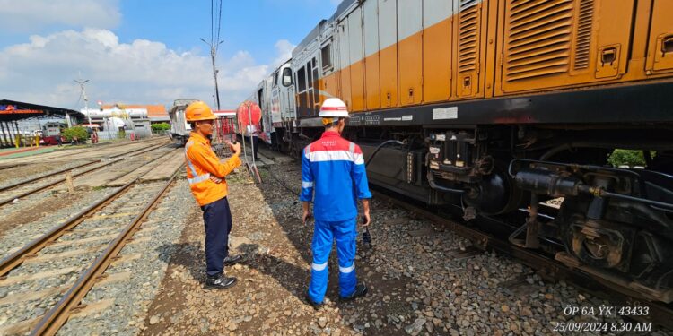 Perjalanan Kereta Api Kembali Normal Usai Truk Terobos Pintu Perlintasan Sentolo-Rewulu