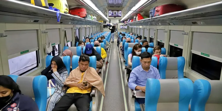 Januari hingga Agutus, KAI Group Layani 299,75 Juta Penumpang
