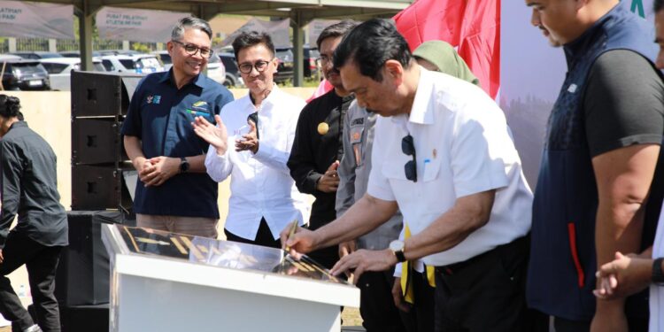 Didampingi Menpora, Menko Luhut Resmikan Pusat Pelatihan Atletik Pangalengan