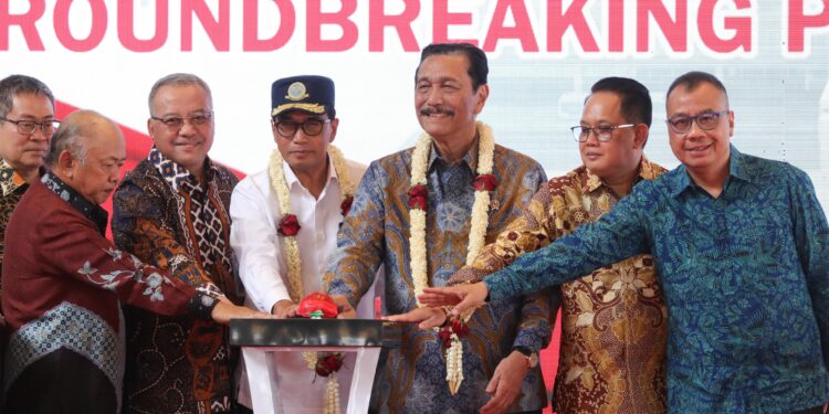 Resmikan Bandara Dhoho Kediri, Menko Luhut: Dorong Pengembangan Konektivitas dan Ekonomi di Selatan Pulau Jawa