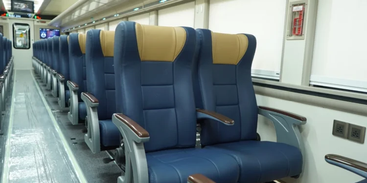 Mulai 16 Oktober, Kereta Api Jayabaya Gunakan Rangkaian Stainless Steel New Generation